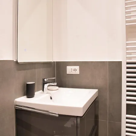 Apartament Di Lou - With Separate Living Ga... Como